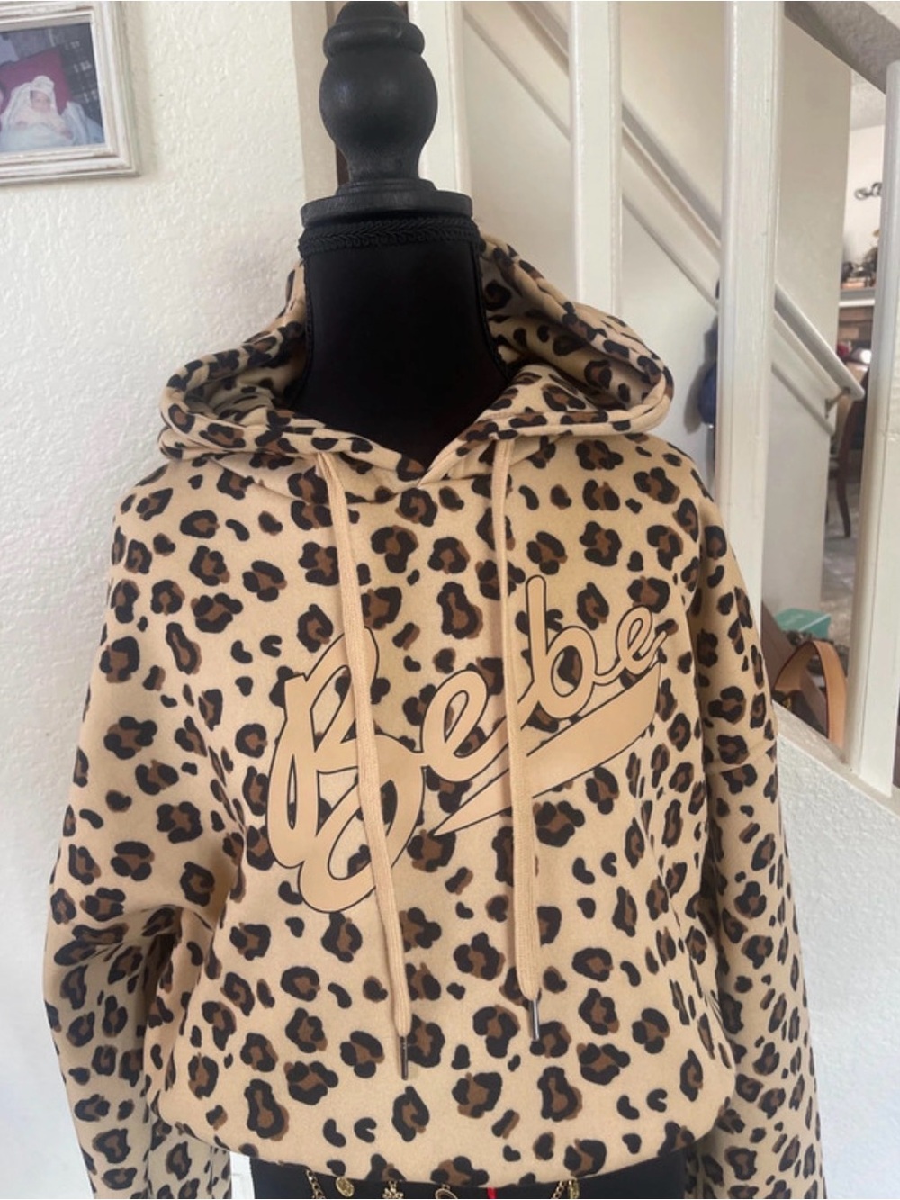 bebe Leopard Print Cropped Hoodie in Tan & Black
